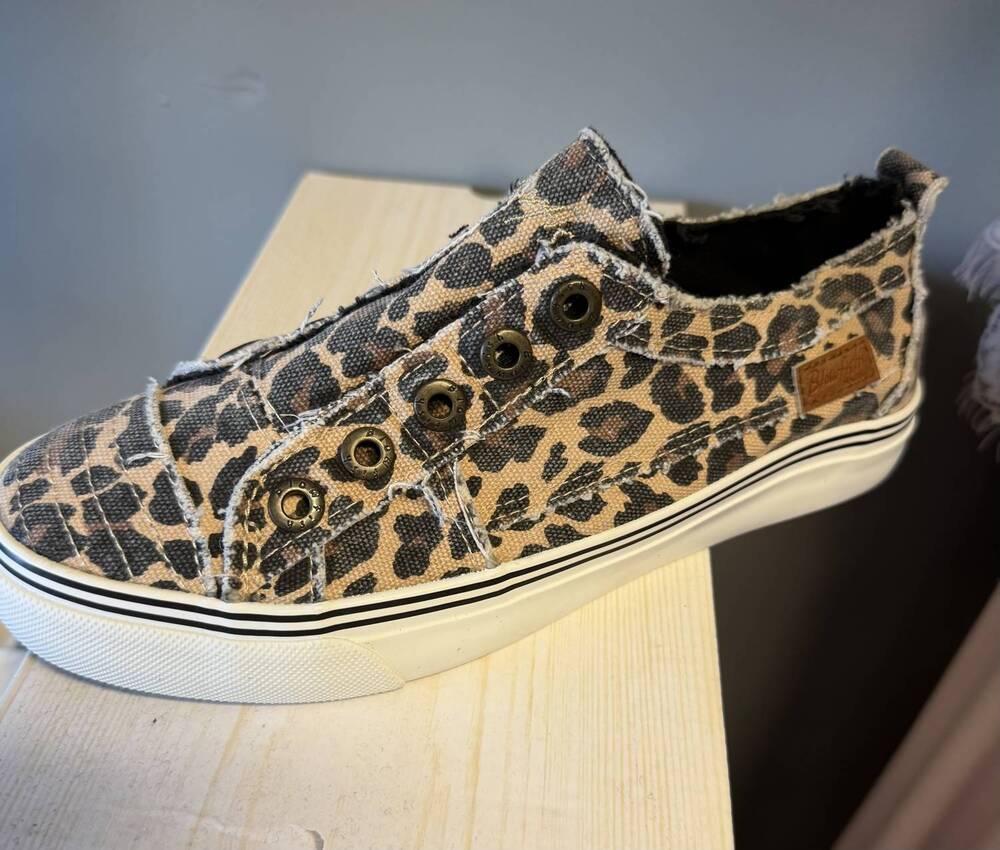NEW BLOWFISH women's play sneaker in natural kitty